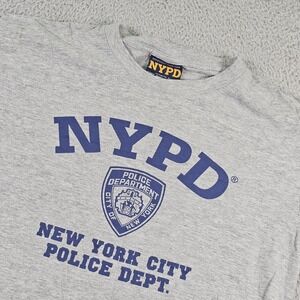 NYPD Shirt Mens Medium Gray New York City Police Dept Graphic‎ Tee 2006 Crewneck
